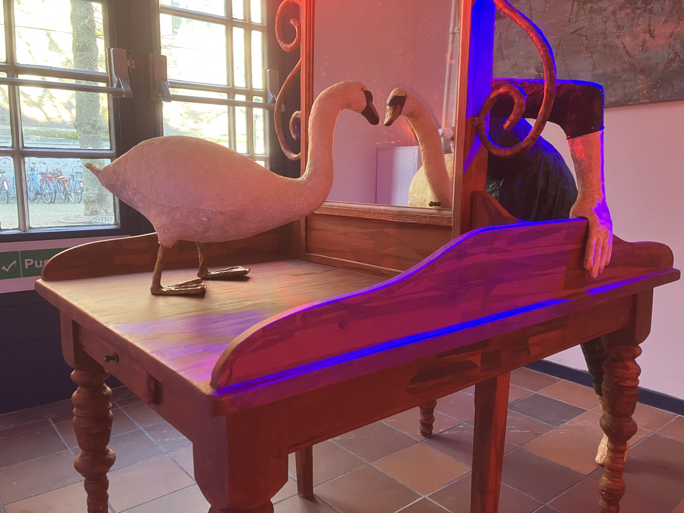 hilda-haafkens-art-swan-mirror hilda-haafkens-art-swan-mirror